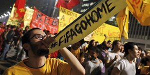 Σε αναβρασμό η Βραζιλία: Αιματηρές κινητοποιήσεις κατά της διεξαγωγής του Μουντι
