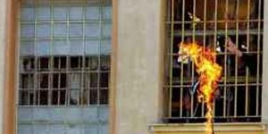 Εξέγερση στις φυλακές Ναυπλίου μετά τον θάνατο κρατουμένου-Επέμβαση των ΜΑΤ