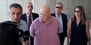 Κρατούνται στο Α.Τ. Εξαρχείων στελέχη και δημοσιογράφος του «Φιλελεύθερου» μετά τη μήνυση Καμμένου (Φωτογραφία: liberal)