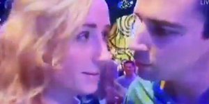 Δευτερόλεπτα πριν την αμήχανη στιγμή / Φωτογραφία: Twitter