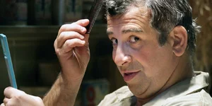 Ο Πέτρος Φιλιππίδης λέει πρώτα ηλίθιους τους χρήστες του twitter και μετά χαρακτ
