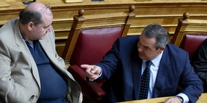 Μήνυμα Ν. Φίλη (αριστερά)