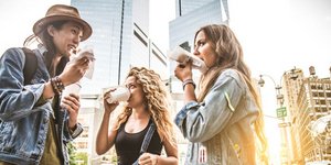 Φίλοι μιλούν /Φωτογραφία: Shutterstock