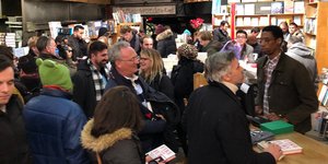 Ουρές στο κατάστημα Kramersbook για το νέο