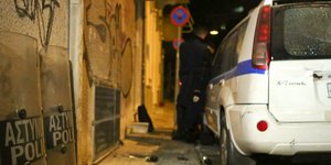 Επίθεση με πέτρες και μολότοφ στο σπίτι του Αλέκου Φλαμπουράρη στα Εξάρχεια -Φωτογραφία: Intimenews/ΚΑΠΑΝΤΑΗΣ ΔΗΜΗΤΡΗΣ