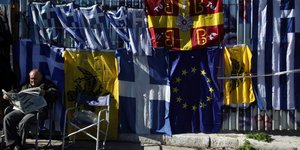 Στις τελευταίες θέσεις της παγκόσμιας κατάταξης η Ελλάδα στον βασικό μισθό -Φωτογραφία: AP