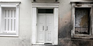 Το σπίτι του Αλέκου Φλαμπουράρη μετά από επίθεση με μολότοφ (INTINEWS/ΛΙΑΚΟΣ ΓΙΑΝΝΗΣ)
