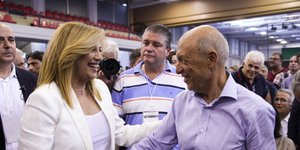 Η Φώφη Γεννηματά με τον πρώην πρωθυπουργό Κώστα Σημίτη- φωτογραφία intimenews