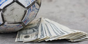 Στην Ευρώπη της ύφεσης κλωτσάνε περιουσίες στο χορτάρι -Μεταγραφές 3