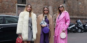 Μοντέλα ποζάρουν στο φακό/ Φωτογραφία: Shutterstock/By Creative Lab