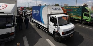 Χάος στην Εθνική Οδό -Με δυσκολία η κυκλοφορία των οχημάτων -Ανετράπη φορτηγό