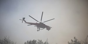 Από την κατάσβεση της φωτιάς στην Κινέτα/Φωτογραφία: Eurokinissi/ Στέλιος Μίσινας