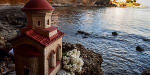 Χριστούγεννα στο πυρόπληκτο Μάτι- φωτογραφία eurokinissi