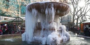 Φωτογραφία: Instagram/ Το παγωμένο συντριβάνι στο Bryant Park της Νέας Υόρκης έχει γίνει viral- Σαν έργο τέχνης [εικόνες]