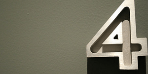 O περίεργος αριθμός 4: Γιατί συνταρακτικά γεγονότα συνέβησαν σε χρονιές που τελε