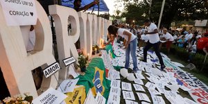 134 νεκροί από την κατάρρευση φράγματος/Φωτογραφία: AP