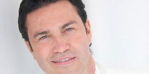 Ο Μάριος Φραγκούλης στο Ηρώδειο με τη συνοδεία του διάσημου Eugene Kohn