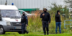 H γαλλική αστυνομία έκανε έφοδο σε φιλο-ιρανικό σιϊτικό κέντρο στη Δουνκέρκη (Φωτογραφία: ΑΡ)