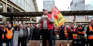 Ανυποχώρητοι οι Γάλλοι σιδηροδρομικοί. Φωτογραφία: AP