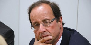 Δεν ησυχάζει ο Ολάντ: «Αντάρτες» βουλευτές απειλούν να μην δώσουν ψήφο εμπιστοσύ