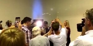 Επίθεση με αυγό σε Αυστραλό γερουσιαστή