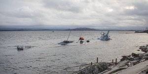 Η θάλασσα «κατάπιε» τη φρεγάτα/ Φωτογραφία: ΑΠΕ/ EPA- JAKOB OSTHEIM