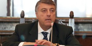 Χειροπέδες στον διοικητή της Κεντρικής Τράπεζας της Αλβανίας -Υπάλληλος έκλεψε 6