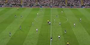 Ο... άνετος Λιονέλ Μέσι δίνει το χέρι του σε οπαδό-εισβολέα [βίντεο]