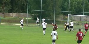 Υπόδειξη πέναλτι διαιτητή για γέλια [βίντεο]