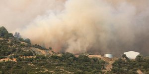 Ξέσπασε φωτιά στα Κάτω Μούλια Ηρακλείου -Κοντά σε ανεμογεννήτριες /Φωτογραφία: Εurokinissi
