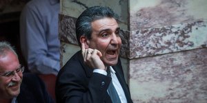 Ο Αριστείδης Φωκάς φωνάζει για την γκαζόζα / Φωτογραφία: EUROKINISSI/ΓΙΩΡΓΟΣ ΚΟΝΤΑΡΙΝΗΣ