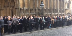 Φωτογραφία: Twitter @BBCVickiYoung