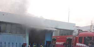 Μεγάλη φωτιά σε βιομηχανία επεξεργασίας μετάλλου στη Σίνδο