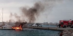 Φωτιά ξέσπασε σε σκάφος στη Μαρίνα Μονεμβασιάς