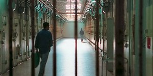 Ρουμάνος και Ελληνας κρατούμενος επιτέθηκαν με μαχαίρι σε φύλακα στον Κορυδαλλό