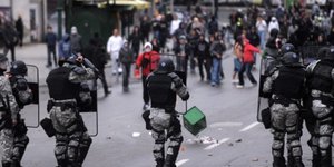 Σοβαρά επεισόδια εθνοτικού χαρακτήρα στα Σκόπια μετά τη δολοφονία 18χρονου