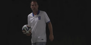 Ο Γάλλος φαρσέρ Ρεμί Γκαγιάρ σκοράρει με τη φανέλα της Ελλάδας [βίντεο]