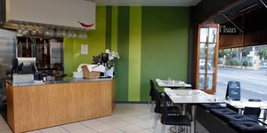 Η ελληνική ταβέρνα στο Μπρισμπέιν που μάγεψε τη Guardian – Μία οικογένεια από τη