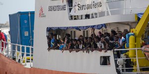 Η Γαλλία αρνείται να δεχθεί το πλοίο Aquarius στις ακτές της/Φωτογραφία: AP
