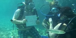 Η ευτυχία που πήγε να γίνει τραγωδία -Της έκανε πρόταση γάμου στο βυθό και παραλ