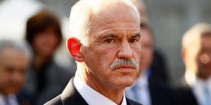Ο ΓΑΠ ζητάει να παραμείνει πρωθυπουργός ο Παπαδήμος έως το 2013