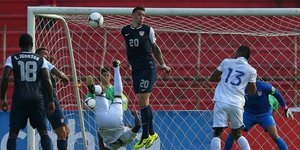 Φανταστικό γκολ αμυντικού με ανάποδο ψαλιδάκι [βίντεο]