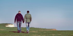 Έπειτα από πολυετείς αγώνες τα ομόφυλα ζευγάρια θα μπορούν πλέον να παντρεύονται