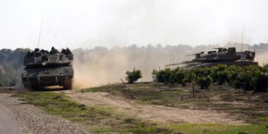 Ισραηλινά άρματα μάχης στη Γάζα/Φωτογραφία: ΑΡ