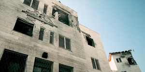 Το Ισραήλ χτύπησε με οβίδες νοσοκομείο στη Γάζα -Οι γιατροί κάνουν επεμβάσεις με