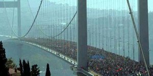 «Απάτη» η φωτογραφία από Γέφυρα στον Βόσπορο με τους χιλιάδες διαδηλωτές [βίντεο