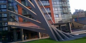 Εντυπωσιακή γέφυρα στο Λονδίνο ανοίγει και κλείνει σαν Ιαπωνική βεντάλια [βίντεο