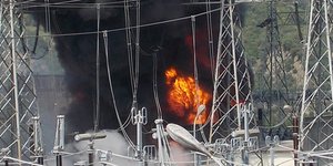 Φωτιά σε υποσταθμό της ΔΕΗ στο Λαύριο – Μπλακ άουτ στη νοτιοδυτική Αττική