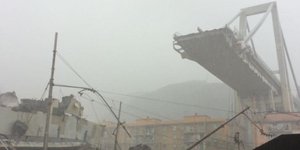 Αυτόπτες μάρτυρες είπαν πως κεραυνός χτύπησε τη γέφυρα πριν την κατάρρευση