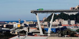 Viral έχει γίνει η επιστολή μιας φανταστικής οικογένειας. Φωτογραφία: AP